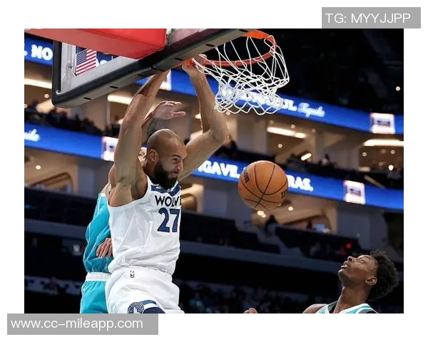 兰德尔第三节火力全开单节砍下10分助力球队前三节拿到23分表现抢眼