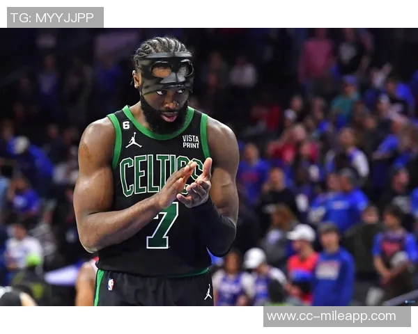 杰伦布朗弧顶三分精准回应个人得分已突破30分展现强大实力