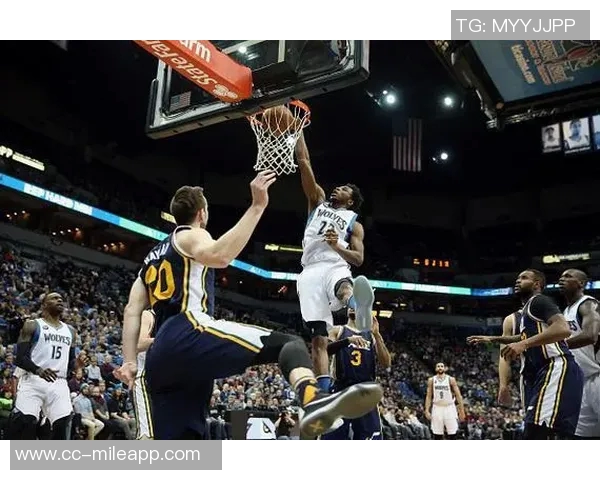 维金斯回忆绝杀瞬间：我完全空位接球直接扣篮的自信时刻